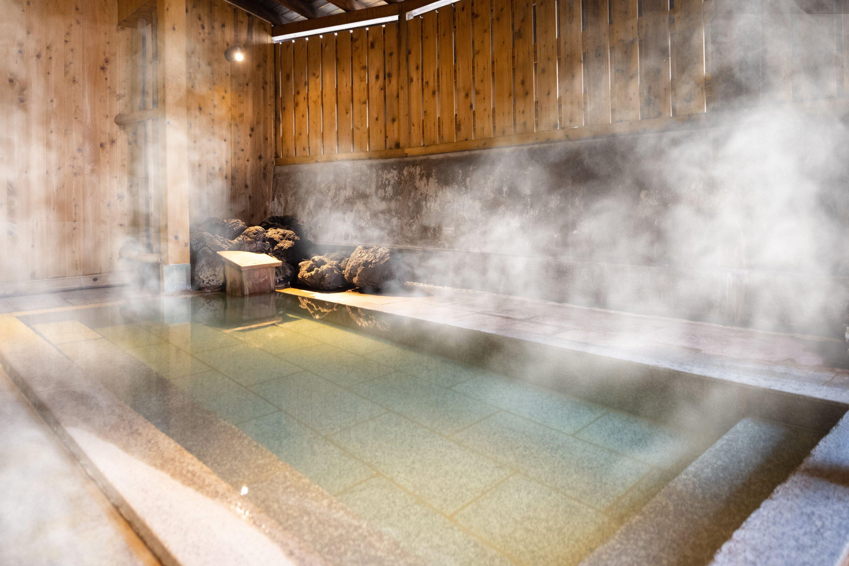 Kusatsu_Onsen_Daitokan_Onsen_Ninoyu_SemiOpenAirBath_01_MV.jpg