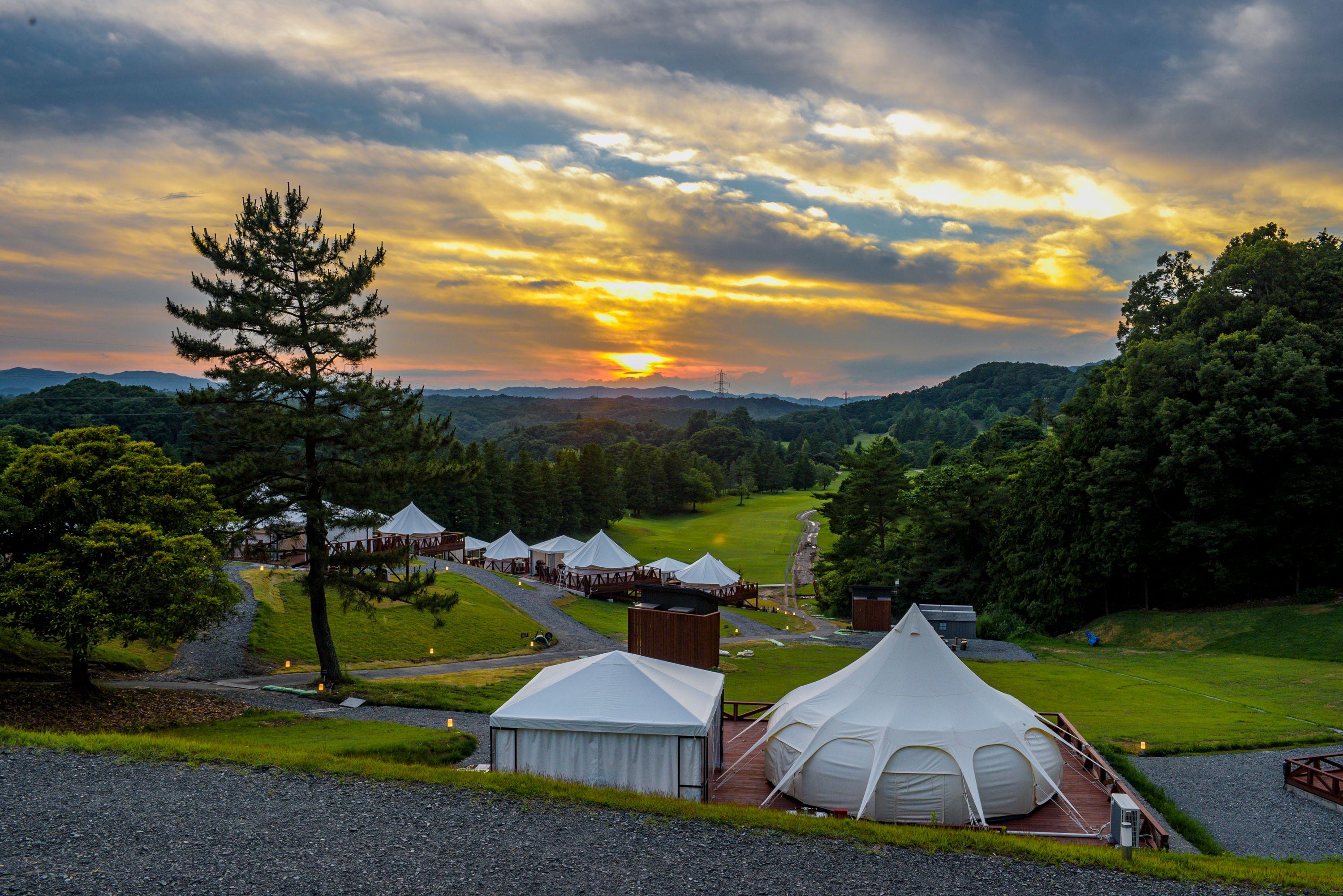 Mauna_Village_Exterior_Sunset_03.jpg