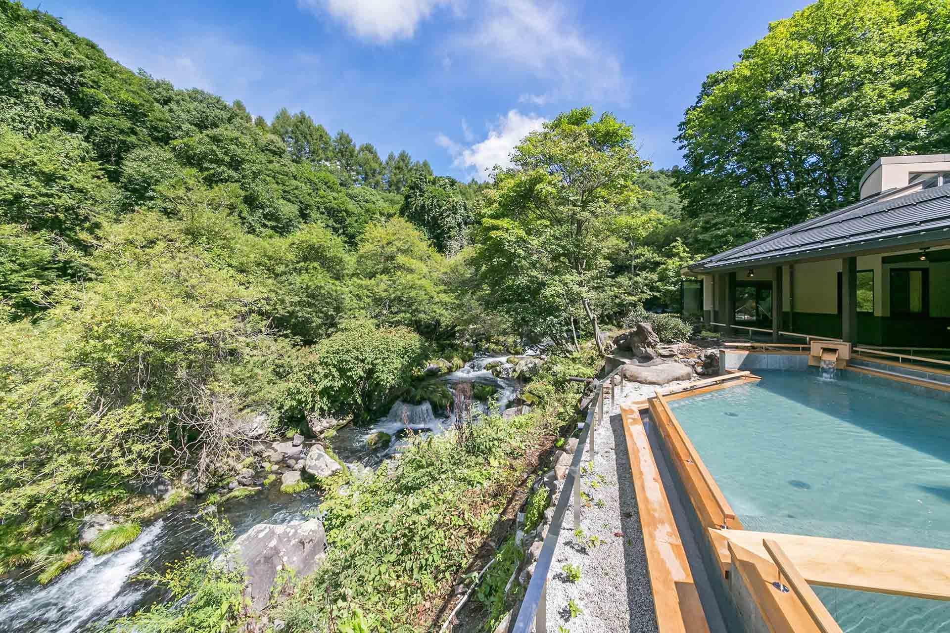 Tateshina_Grand_Hotel_Taki_Onsen_Keiryu-Roten_Takiiwa_OpenAirBath_01_MV_1920_1280.jpg