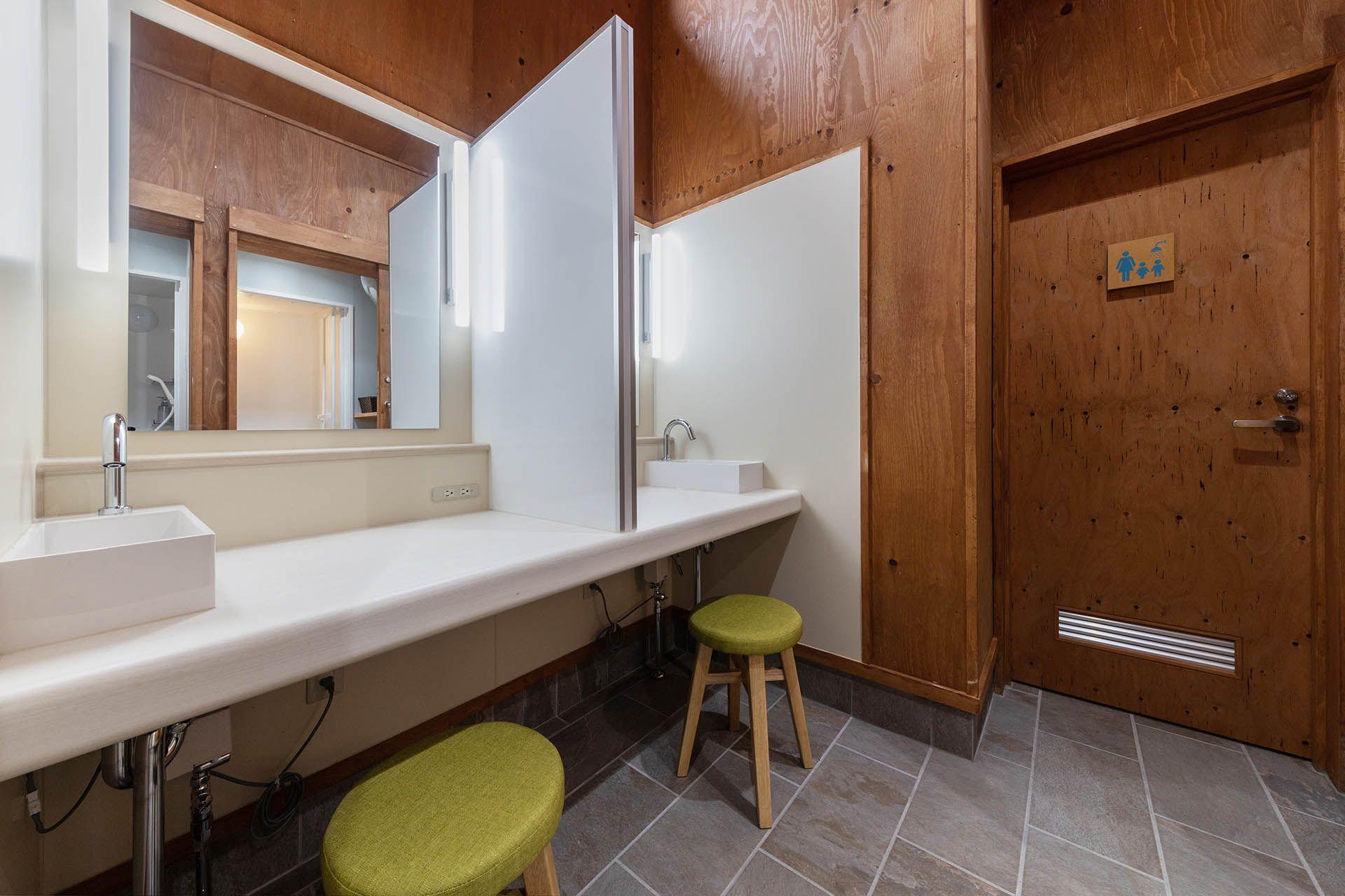 Mauna_Village_Facility_Shower_PowderRoom_21_1920_1280.jpg