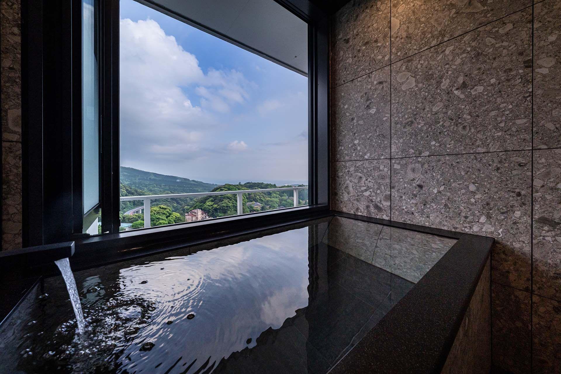 Kirishima_Kokusai_Hotel_Room_Premium_DeluxeTwin_with_SemiOpenAirBath_BathRoom_21_1920_1280.jpg